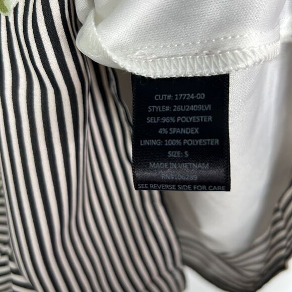 NWT Trixxi Floral and Striped Romper from Francesca’s Size Small - Picture 9 of 13